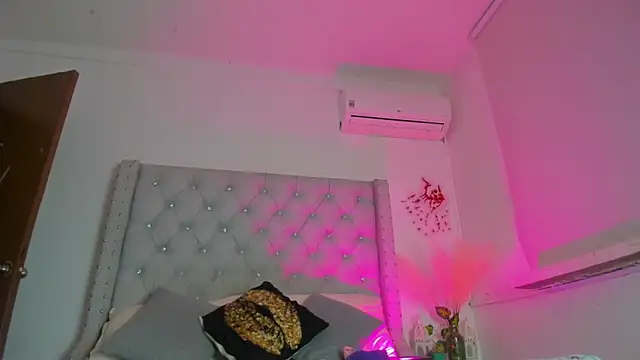 ChocoBunny1 online show from November 12, 2025, 12:16 pm