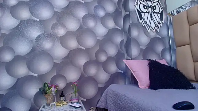 hannah teehn online show from October 15, 2025, 7:14 pm