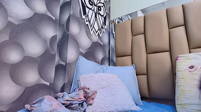 hannah teehn online show from October 18, 2025, 7:03 pm