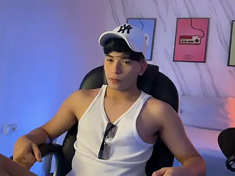 Snapshot of David_Nova chatting on November 16, 2025, 2:44 pm David Nova online show from November 16, 2025, 2:44 pm