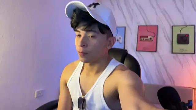 Snapshot of David_Nova chatting on November 21, 2025, 12:04 pm David Nova online show from November 21, 2025, 12:04 pm