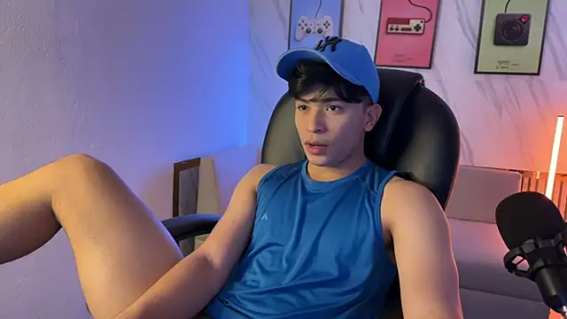 Snapshot of David_Nova chatting on November 22, 2025, 12:04 pm David Nova online show from November 22, 2025, 12:04 pm