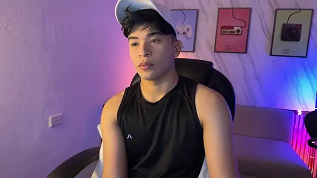 Snapshot of David_Nova chatting on December 21, 2025, 12:56 pm David Nova online show from December 21, 2025, 12:56 pm