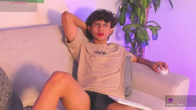 Snapshot of lua_boy chatting on November 21, 2025, 2:43 am lua boy online show from November 21, 2025, 2:43 am