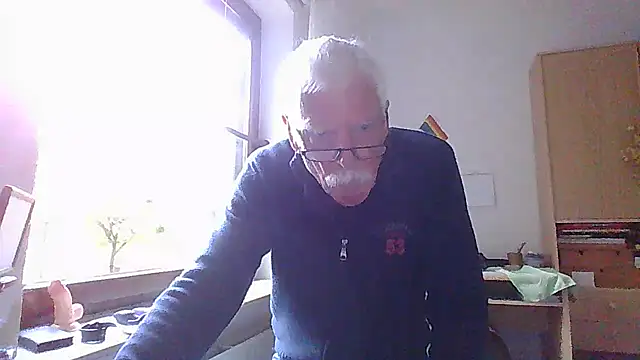 Snapshot of super-snoopy chatting on October 5, 2025, 8:23 am super-snoopy online show from October 5, 2025, 8:23 am