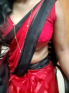 Snapshot of Tamilmallu-duskygirl03 chatting on June 17, 2026, 5:10 am Tamilmallu-duskygirl03 online show from June 17, 2026, 5:10 am