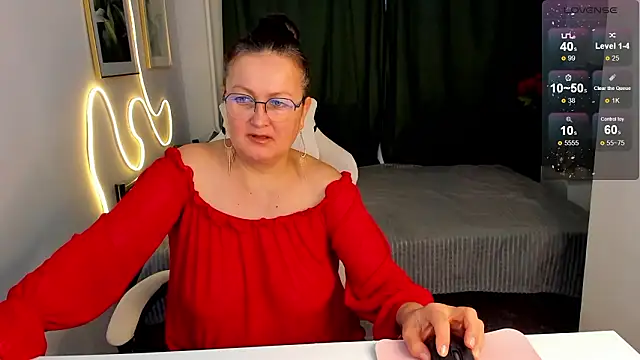 hottyannaa online show from February 18, 2026, 2:51 am