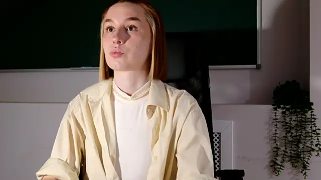 ClaireMathis online show from May 14, 2026, 2:57 pm