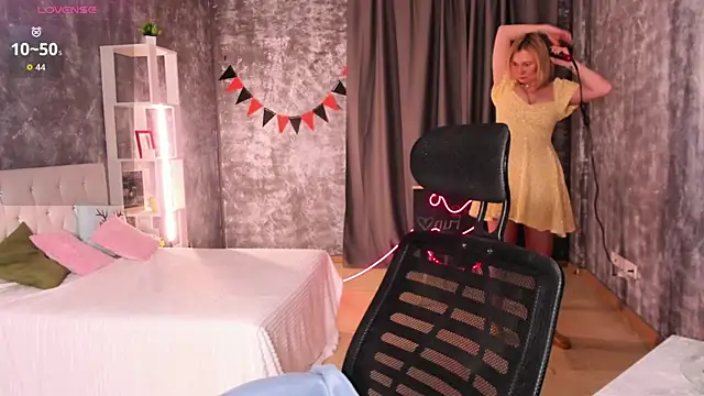 scent  of woman online show from December 19, 2025, 1:23 am