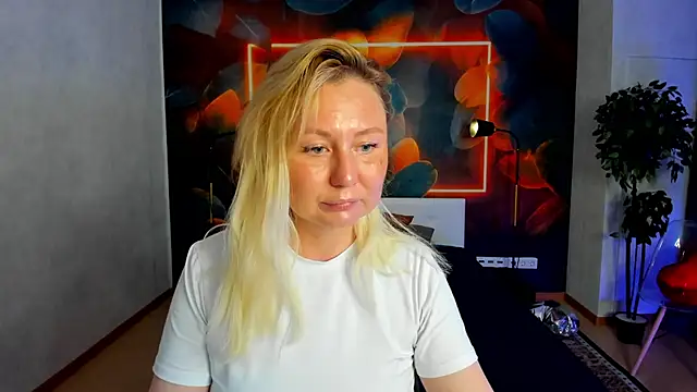 scent  of woman online show from June 17, 2026, 2:36 am