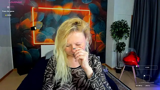 scent  of woman online show from June 18, 2026, 1:28 am