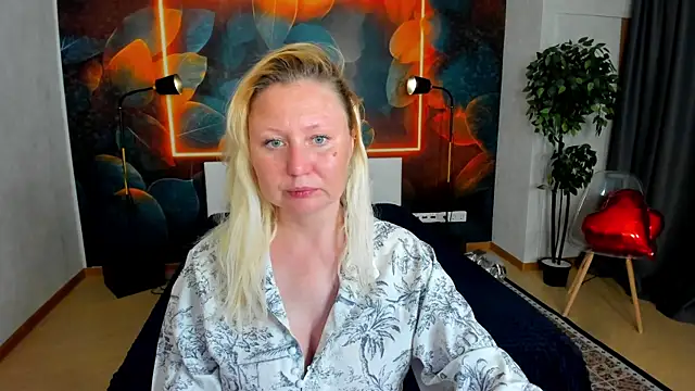 scent  of woman online show from June 25, 2026, 1:27 am