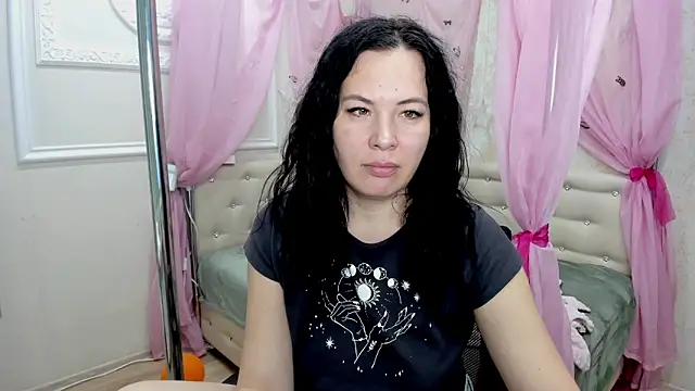 Victoria Panther online show from February 2, 2026, 6:23 am