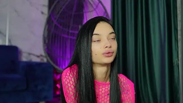 RachelRavee online show from October 14, 2025, 4:13 am