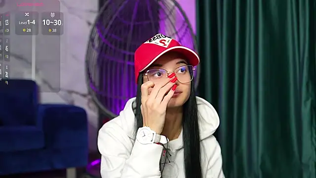 RachelRavee online show from October 19, 2025, 4:13 am