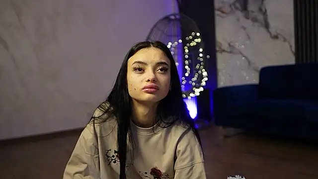 RachelRavee online show from January 11, 2026, 5:12 am