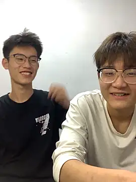 KK-cuteboy online show from October 11, 2025, 12:36 pm