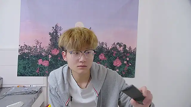 KK-cuteboy online show from April 12, 2026, 5:34 am