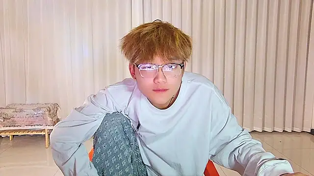 KK-cuteboy online show from April 14, 2026, 6:25 pm