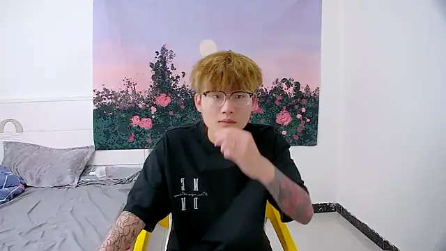 KK-cuteboy online show from April 15, 2026, 7:10 pm