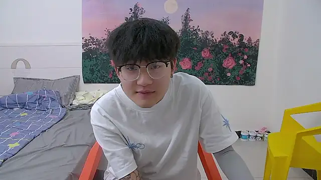 KK-cuteboy online show from May 4, 2026, 1:07 pm