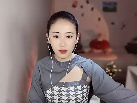 Queena  online show from December 19, 2025, 1:23 am