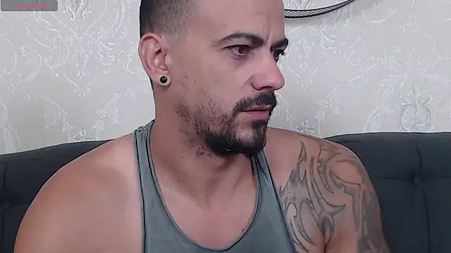 Snapshot of RyanVibe chatting on October 14, 2025, 11:22 am RyanVibe online show from October 14, 2025, 11:22 am
