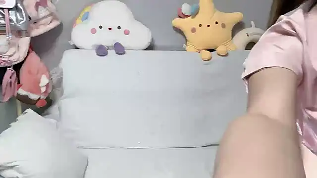 xiaoguaiss online show from October 22, 2025, 5:13 pm