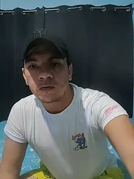 Snapshot of Aturo77 chatting on November 17, 2025, 2:28 am Aturo77 online show from November 17, 2025, 2:28 am