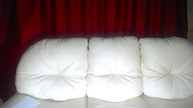 Esmeraldita782 online show from October 9, 2025, 4:54 am