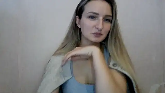 Snapshot of Cora_Fora chatting on October 20, 2025, 10:49 am Cora Fora online show from October 20, 2025, 10:49 am