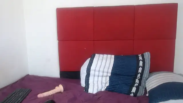 ZuriVixen online show from November 21, 2025, 8:02 am