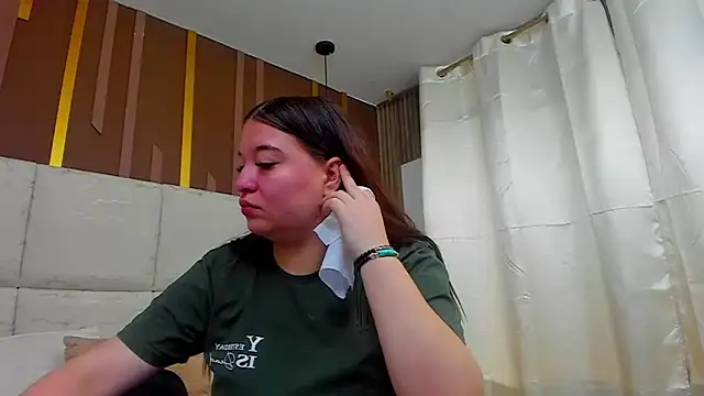 Snapshot of AmbarGills chatting on March 4, 2026, 12:55 pm AmbarGills online show from March 4, 2026, 12:55 pm