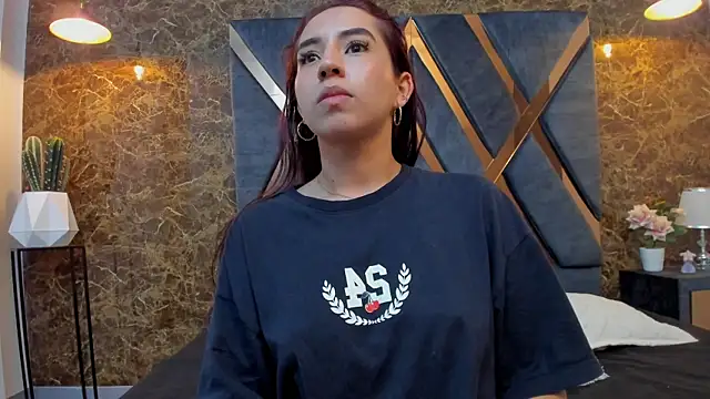 Vittoria Conti  online show from November 11, 2025, 5:13 pm