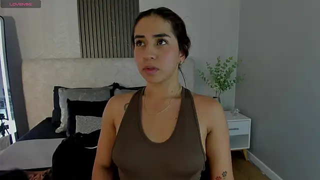 Vittoria Conti  online show from June 11, 2026, 5:33 pm