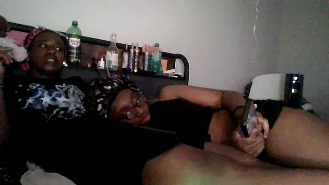 Snapshot of dezzidavill chatting on May 17, 2026, 1:03 am dezzidavill online show from May 17, 2026, 1:03 am