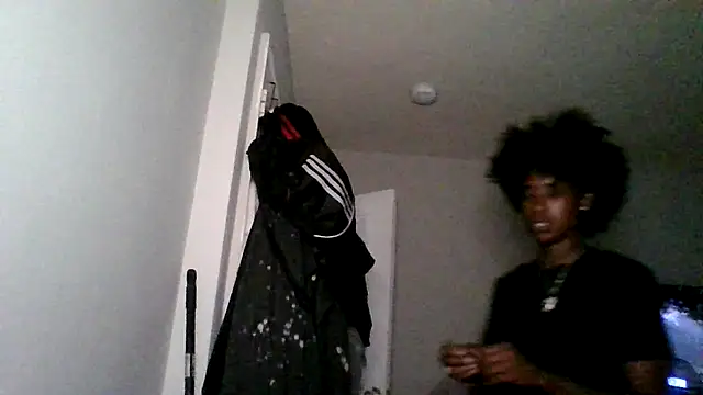 Snapshot of dezzidavill chatting on June 18, 2026, 12:09 pm dezzidavill online show from June 18, 2026, 12:09 pm