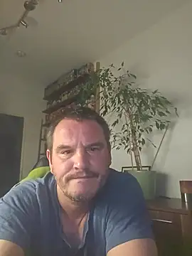 Macknow online show from October 8, 2025, 9:34 pm