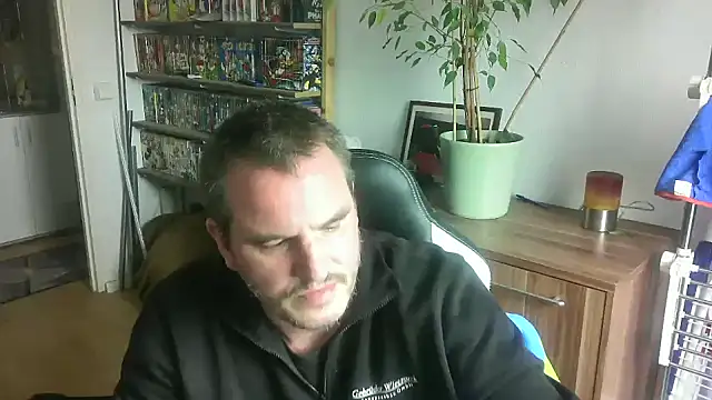 Macknow online show from October 10, 2025, 11:53 am