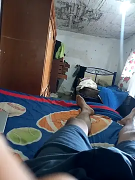 Latinokev online show from October 31, 2025, 7:26 pm