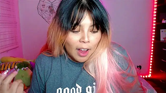 EllieMoonX online show from February 3, 2026, 11:10 pm