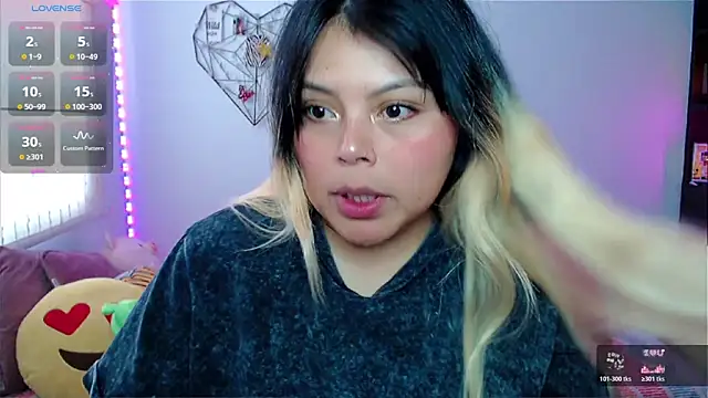 EllieMoonX online show from April 22, 2026, 10:22 pm