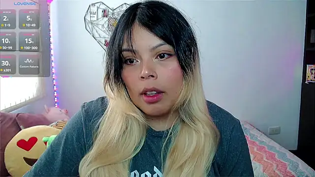 EllieMoonX online show from April 23, 2026, 6:54 pm