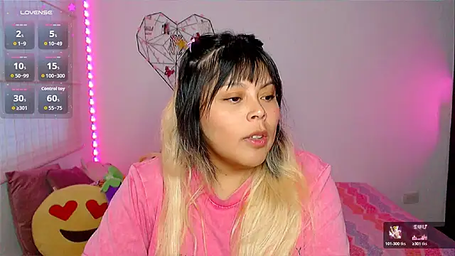 EllieMoonX online show from May 8, 2026, 10:59 pm