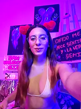 Snapshot of Meganthomson chatting on February 15, 2026, 2:19 am Meganthomson online show from February 15, 2026, 2:19 am