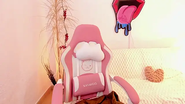 EmmaMyers1 online show from October 24, 2025, 11:01 pm