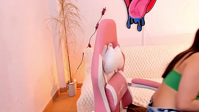 EmmaMyers1 online show from February 4, 2026, 9:42 pm