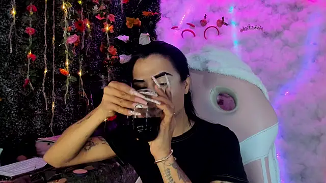 Snapshot of ZAMMIRA chatting on January 9, 2026, 5:43 am ZAMMIRA online show from January 9, 2026, 5:43 am