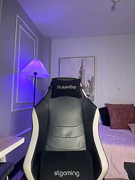 HoneyMollyX online show from February 18, 2026, 1:07 pm