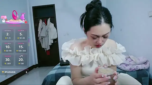 jiangjiangas online show from November 17, 2025, 10:48 pm